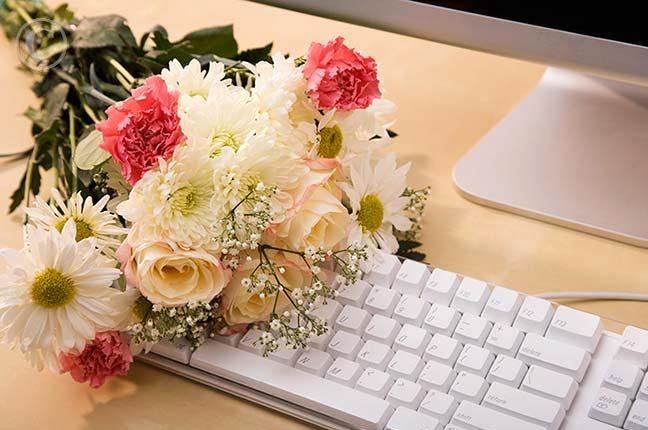 Why should we choose online delivery for flowers?